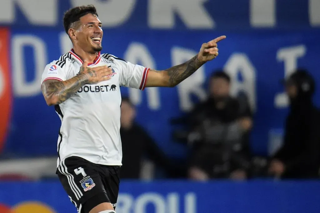 Alan Saldivia anota el primer gol de su carrera con Colo Colo (Photosport)