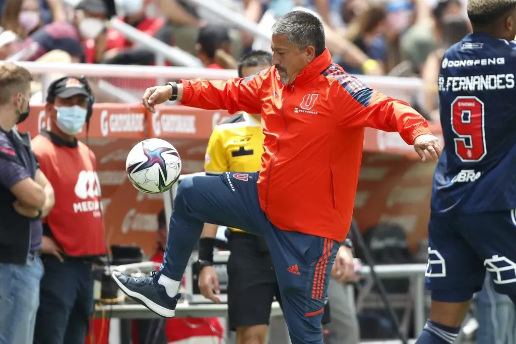 Cristián Romero se hizo cargo interinamente de la U, con Sebastián Miranda como ayudante. Foto: Andres Pina/Photosport