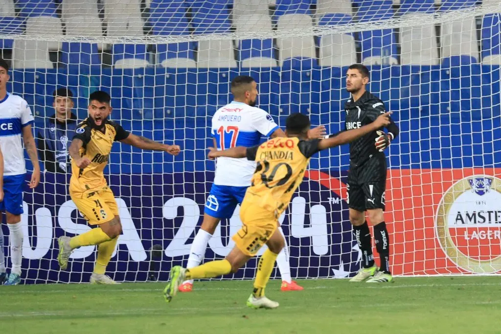 Un autogol condenó a la UC y le dio los pasajes a Coquimbo Unido para la fase de grupos de la Copa Sudamericana. Foto: Photosport.