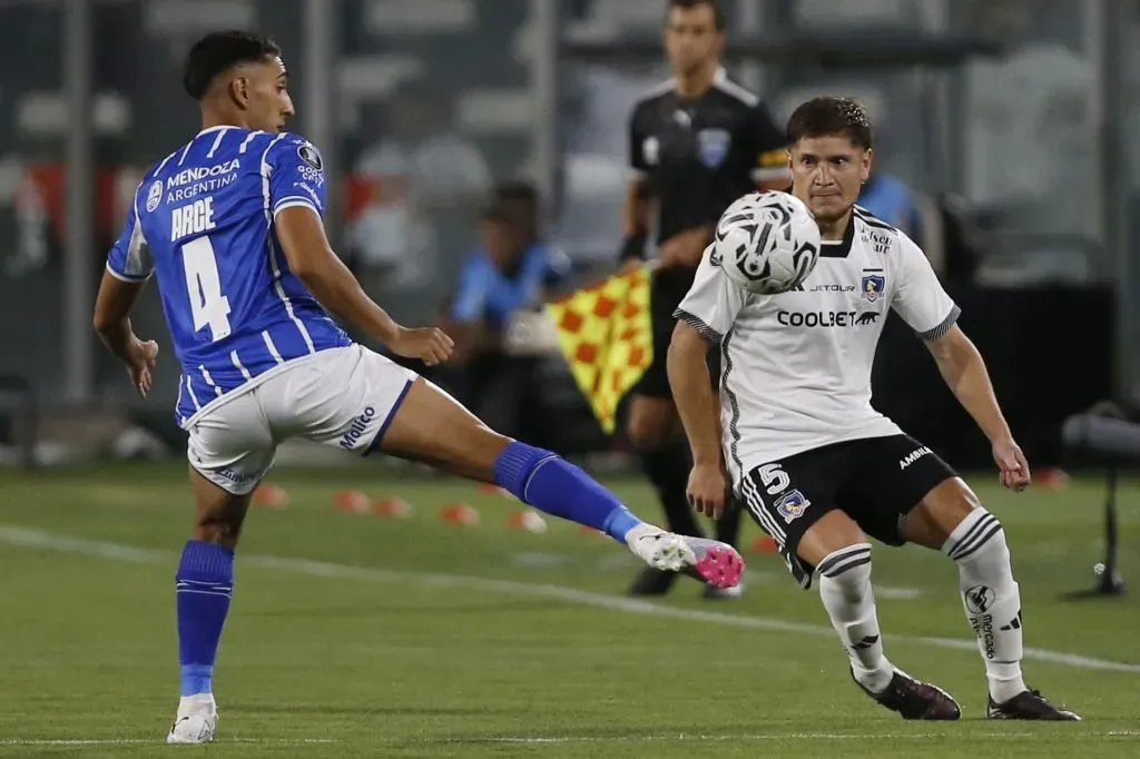 Colo Colo supero a Godoy Cruz en una compleja llave. Imagen: Photosport.