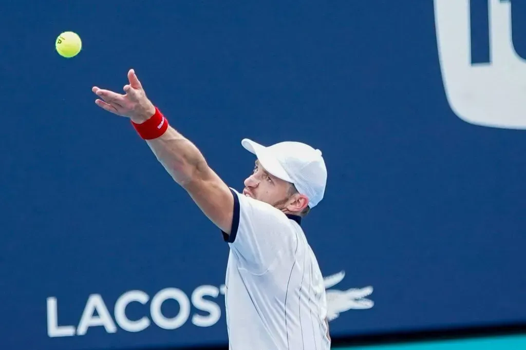 Nicolás Jarry se mete en cuartos de final de Miami con triunfo ante Casper Ruud.