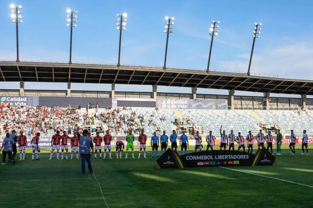 Los árabes tampoco tienen autorizado el estadio La Cisterna. Foto: Byron Perez /Photosport