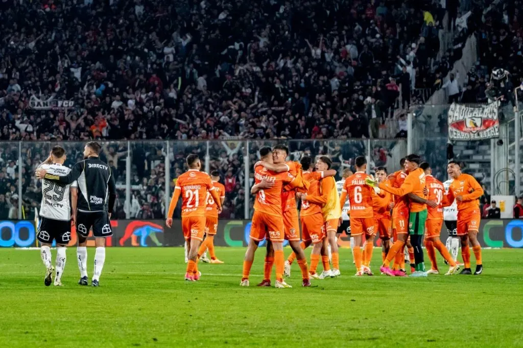 Cobreloa festeja su histórico triunfo ante Colo Colo en el Estadio Monumental (Guille Salazar)