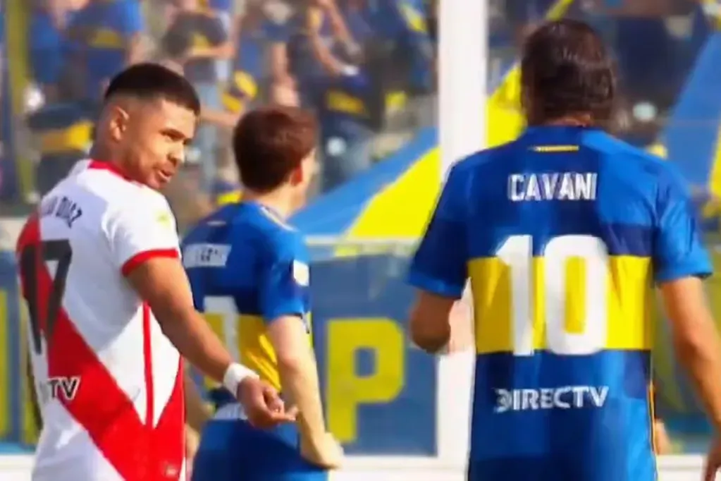 El momento en que Paulo Díaz le recuerda a Cavani el “dedo de Jara” (Captura)