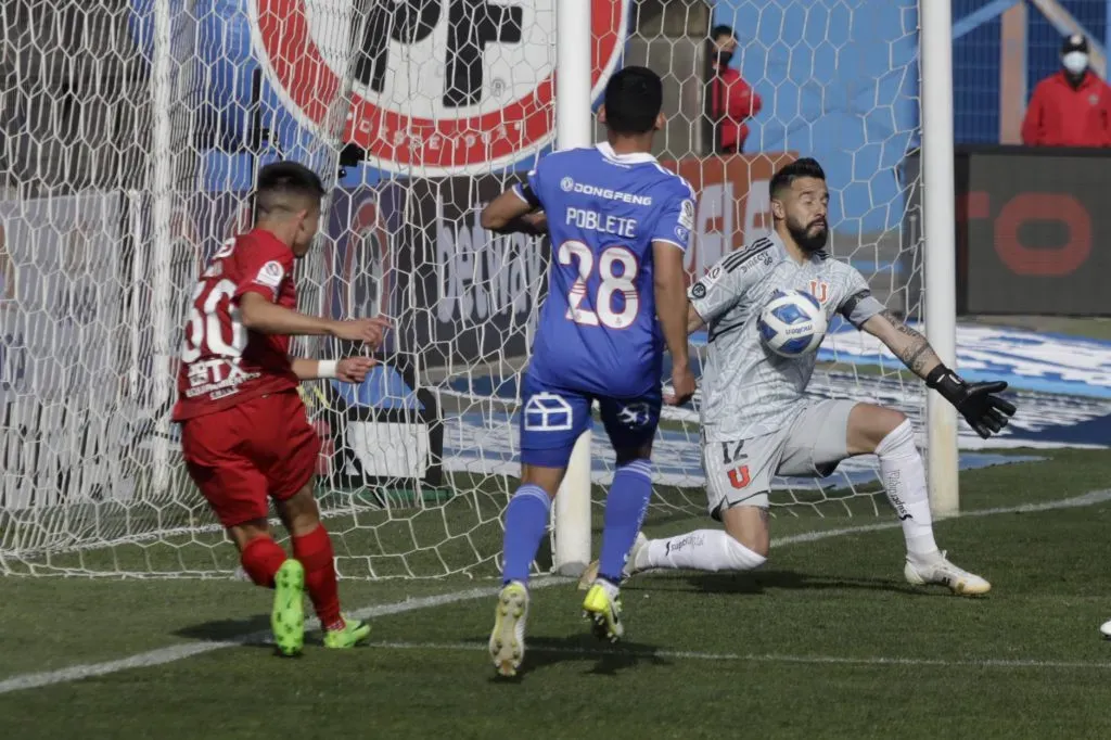 El portero se fue acusando graves amenazas a su familia. Foto:  Eduardo Fortes/Photosport