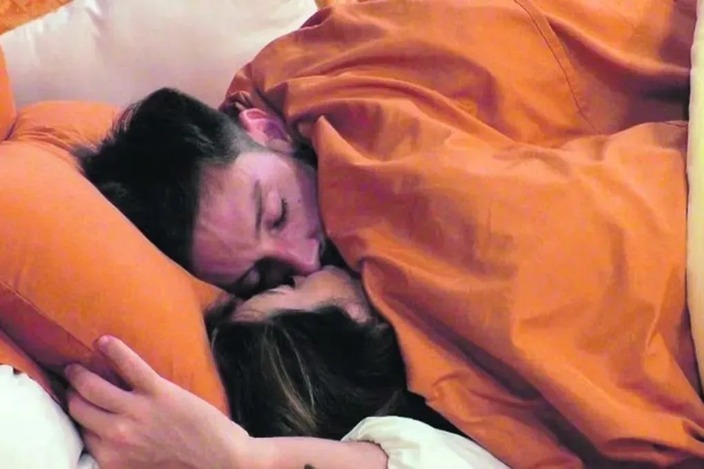 Mateucci y Daniela se besaron en el encierro.