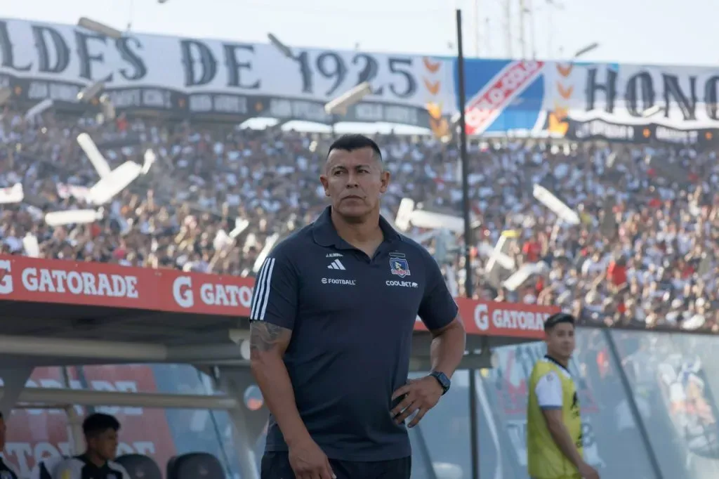 Jorge Almirón durante su derrota con Colo Colo en el Superclásico ante la U (Photosport)