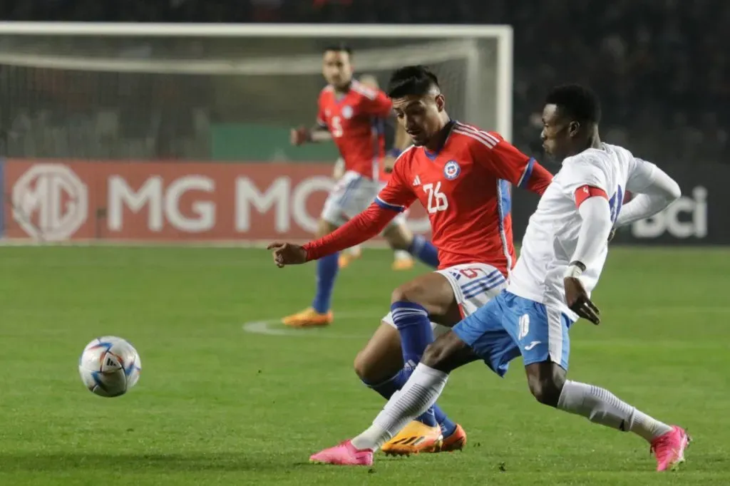 Williams Alarcón tuvo minutos con La Roja en la era de Eduardo Berizzo (Photosport)