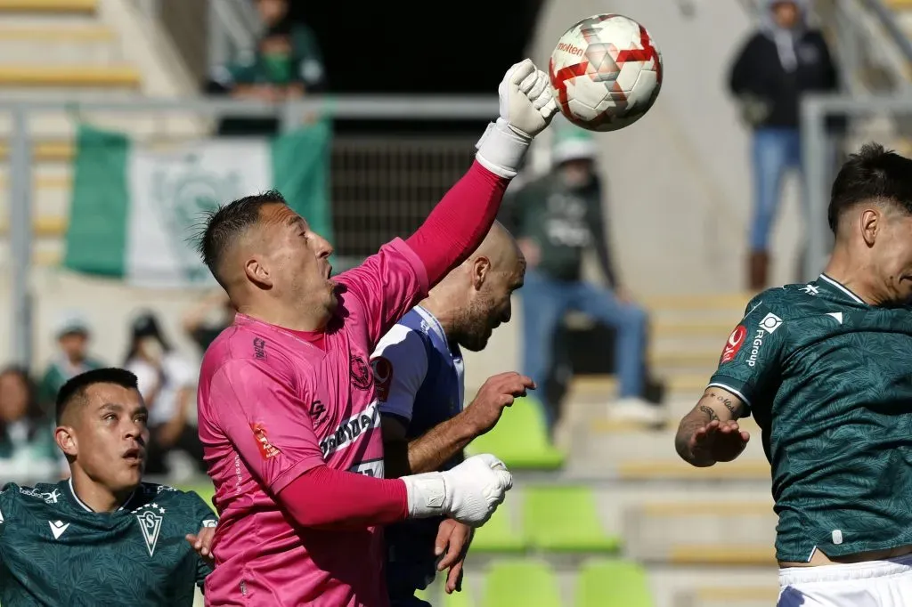 Fabián Cerda en acción ante Santiago Wanderers. (Andres Pina/Photosport).