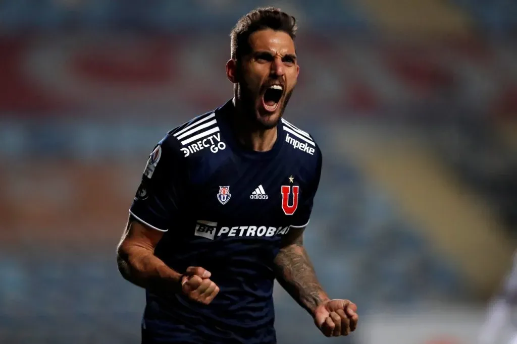 Joaquín Larrivey anotó 43 goles en su paso por Universidad de Chile (Photosport)