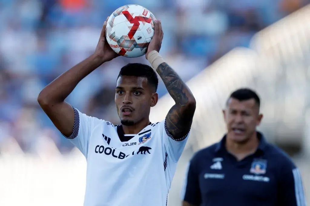 El futuro de Daniel Gutiérrez en Colo Colo dependerá del técnico Jorge Almirón (Photosport)