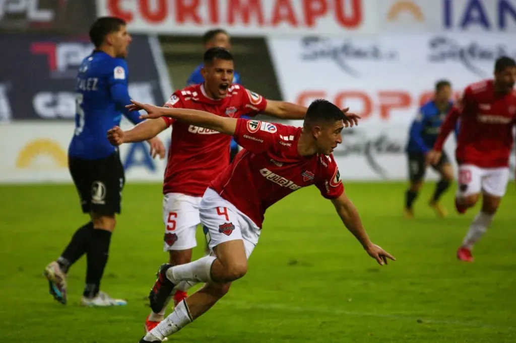 Osvaldo Bosso anotó en el 3-0 de Ñublense a Huachipato (Photosport)