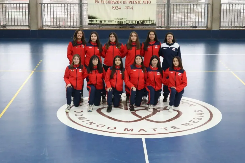 El equipo femenino del colegio Domingo Matte