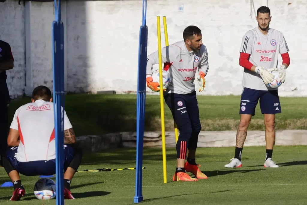 Bravo, Arias y Cortés en un entrenamiento en Juan Pinto Durán. (Javier Salvo/Photosport).