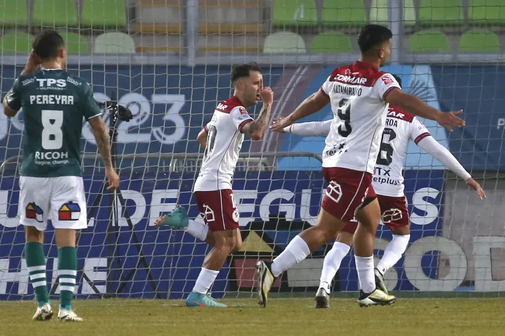 La Serena festejó en Valparaíso y es más líder que nunca en la Primera B. Foto: Sebastian Cisternas/Photosport