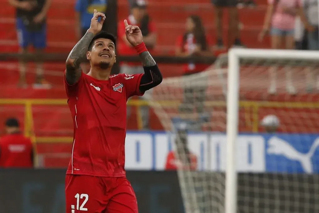 Patricio Rubio festeja uno de los cuatro goles que ha convertido en el Campeonato Nacional 2024. (Dragomir Yankovic/Photosport).