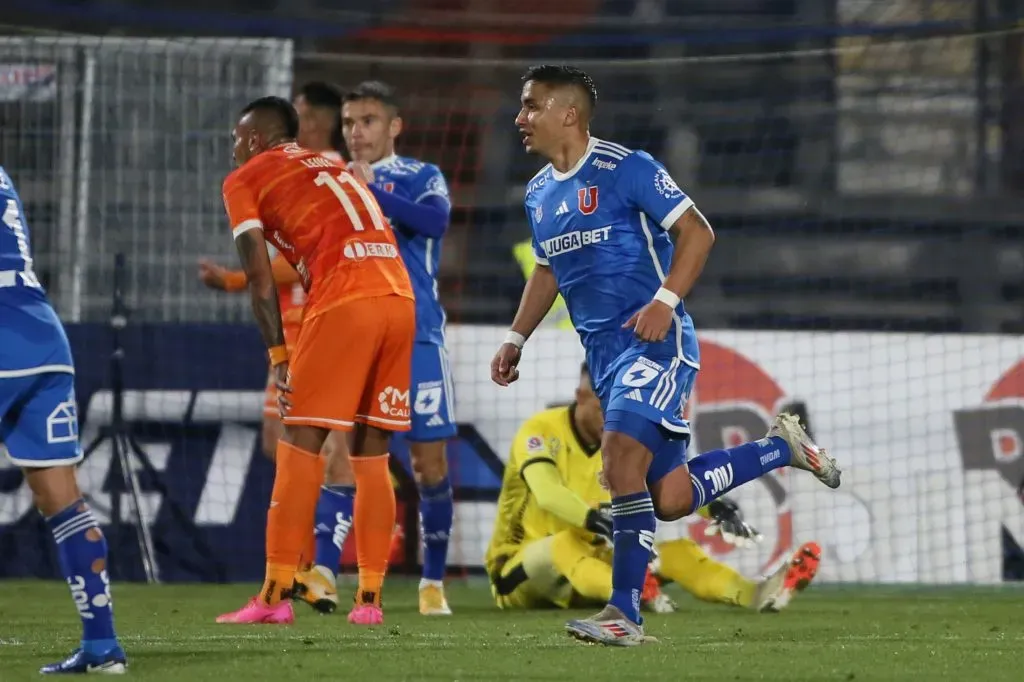 Nicolás Guerra volvió a la titularidad y le dio un triunfo de oro a la U ante Cobreloa. Foto: Photosport.