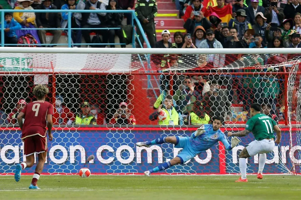 Carmelo Algañaraz anotó en el triunfo de Bolivia a Venezuela (Getty Images)