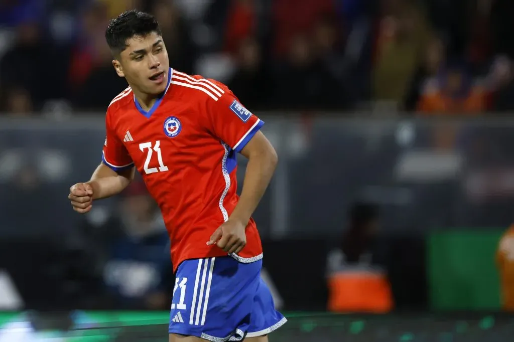 Para Joaquín Larrivey el joven Damián Pizarro es el futuro de Chile en delantera. | Foto: Photosport.