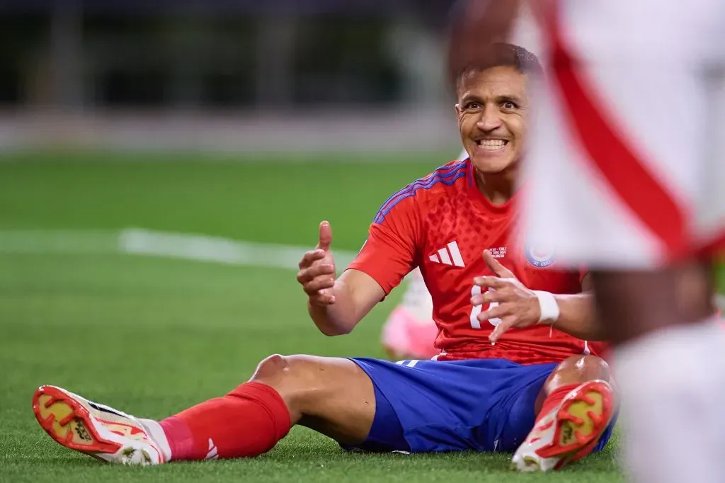 Alexis Sánchez quiere puro volver a jugar para levantar a Chile del suelo. Foto: Photosport.