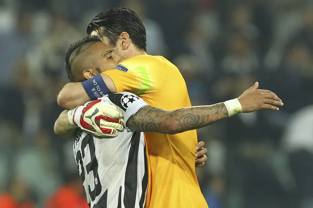 Arturo Vidal compartió con Gianluigi Buffon en Juventus. Imagen: Getty.
