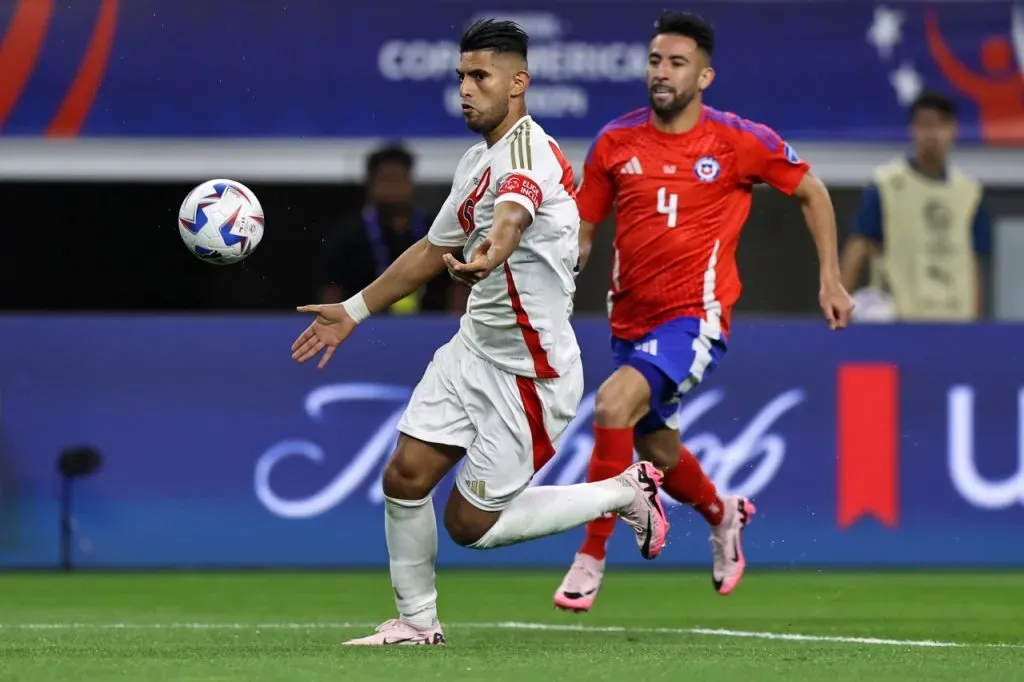 Carlos Zambrano no jugará por Chile ante Perú en Eliminatorias (Getty Images)