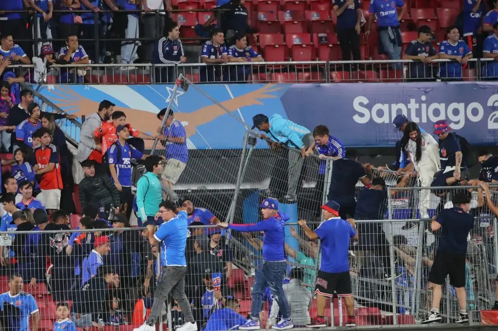 A la FIFA no le gustó que Chile tenga tanta reja en los estadios: el Elías Figueroa, el Nacional, El Teniente y Fiscal de Talca serán sede del Mundial Sub 20 2025.