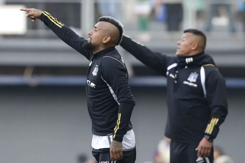 Para Almirón ha sido un gusto y una ayuda dirigir a Arturo Vidal.
