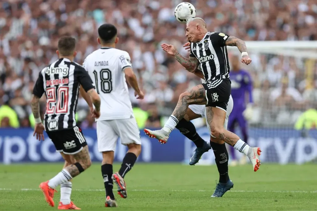 Edu Vargas zafó de bajar a la B con Atlético Mineiro