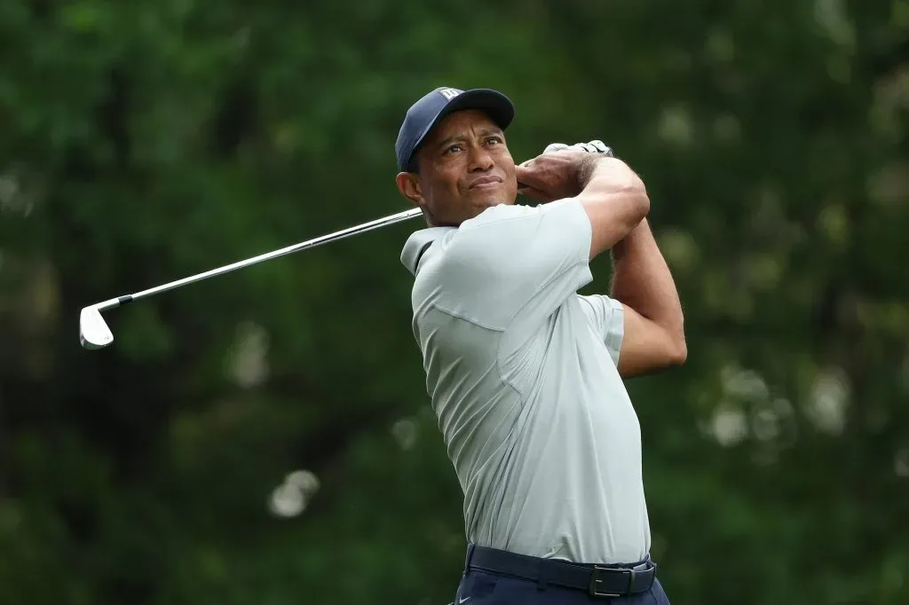 Toger Woods durante un entrenamiento previo al Torneo Masters 2023 (Getty Images).