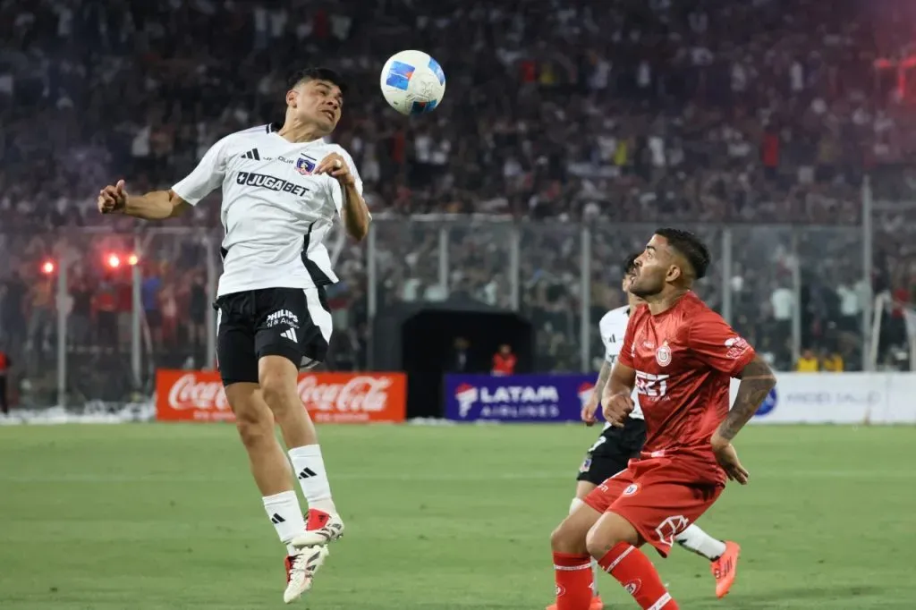 Claudio Aquino recibió su primera expulsión en Colo Colo ante San Felipe (Photosport)