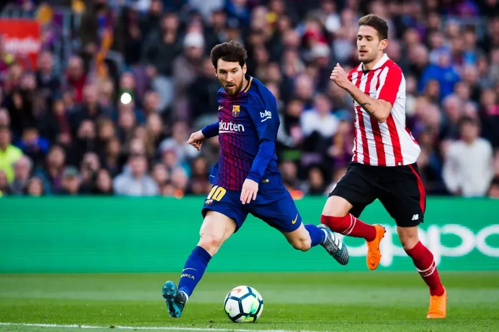 Saborit persigue a Messi en el Camp Nou, jugando por Athletic de Bilbao