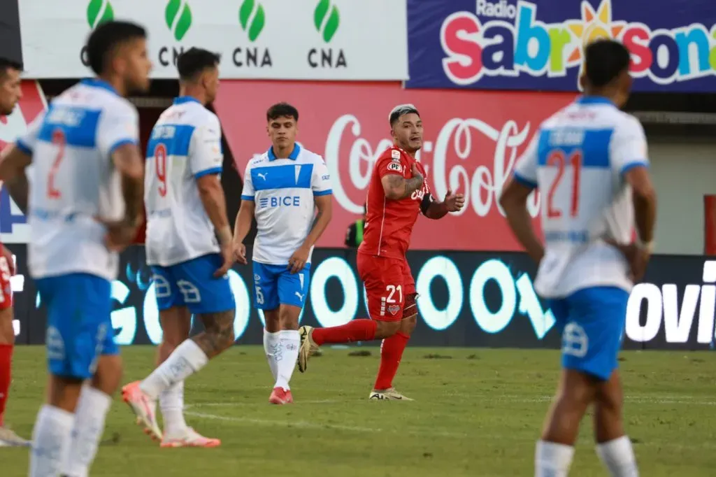 La Católica y nuevo tropiezo: piden la salida de Tiago Nunes en la previa del clásico ante Colo Colo.