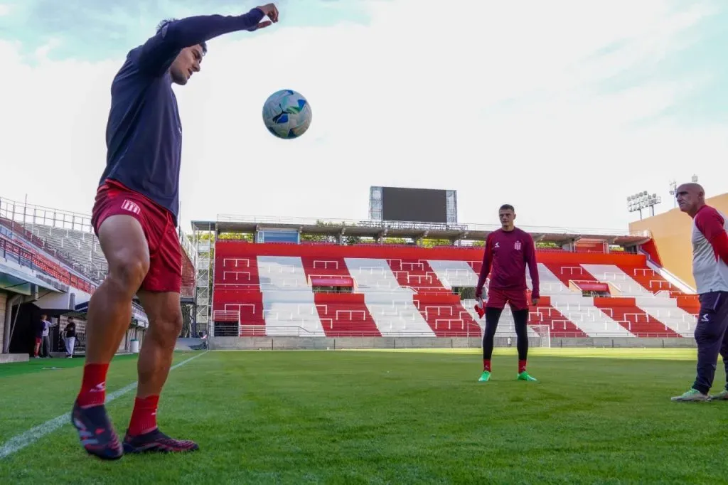 Estudiantes entrenó en su estadio para enfrentar a la U por Copa Libertadores (@EdelpOficial)