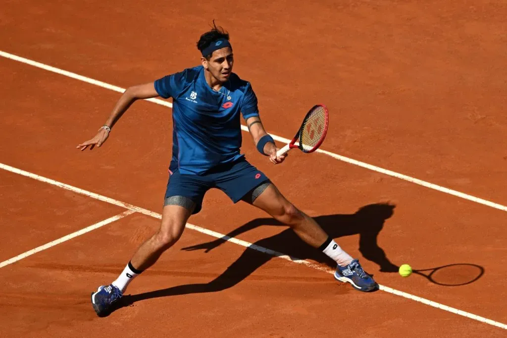 Alejandro Tabilo buscará repetir lo que hizo con Novak Djokovic en Roma 2024 (Getty Images)