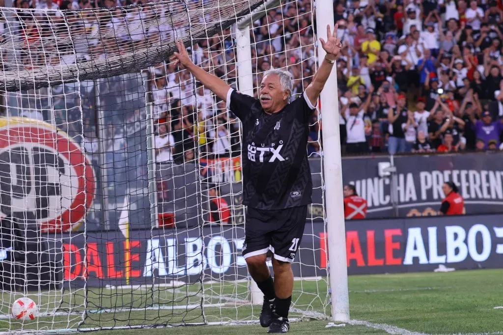Carlos Caszely asegura que, por otros castigos, Colo Colo jugará ante Racing y los duelos de Copa Libertadores. Foto: Marcelo Hernandez/Photosport