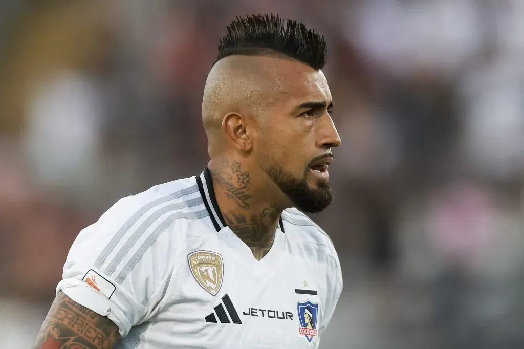 Guarello deja a Arturo Vidal fuera de las tres formaciones de Colo Colo histórico.