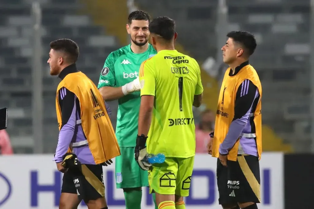 Arias saluda a Cortés en el Monumental