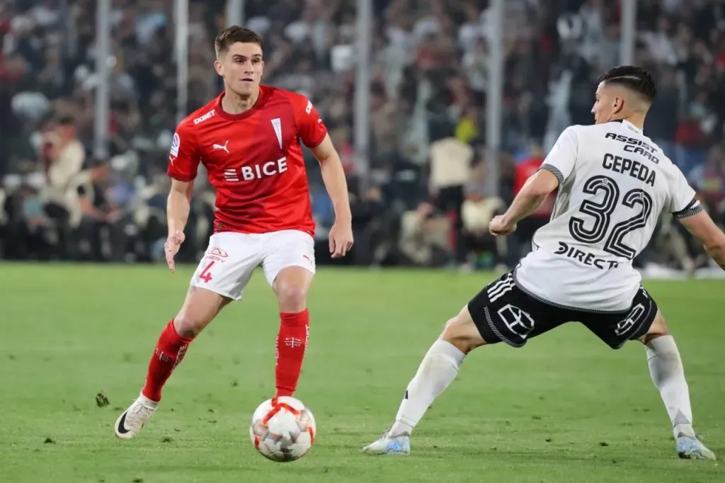Católica y Colo Colo esperan decisión de la ANFP para disputar su encuentro (Photosport)