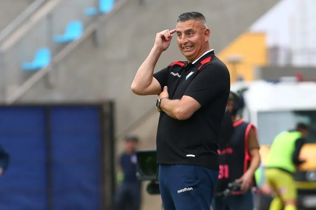Jaime García vive crisis al mando de Huachipato (Photosport)