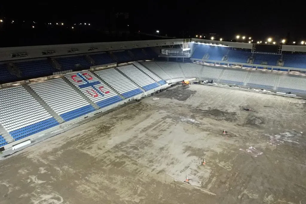 Se hizo la luz: el Claro Arena de la UC ya tiene electricidad e iluminación operativa.