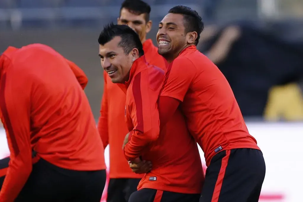 Jarita dio detalles de la intimidad de La Roja 2015 y en medio de casos puntuales contó que con Gary Medel y Jean Beausejour se “puteaban” firme cuando uno cometía un error.