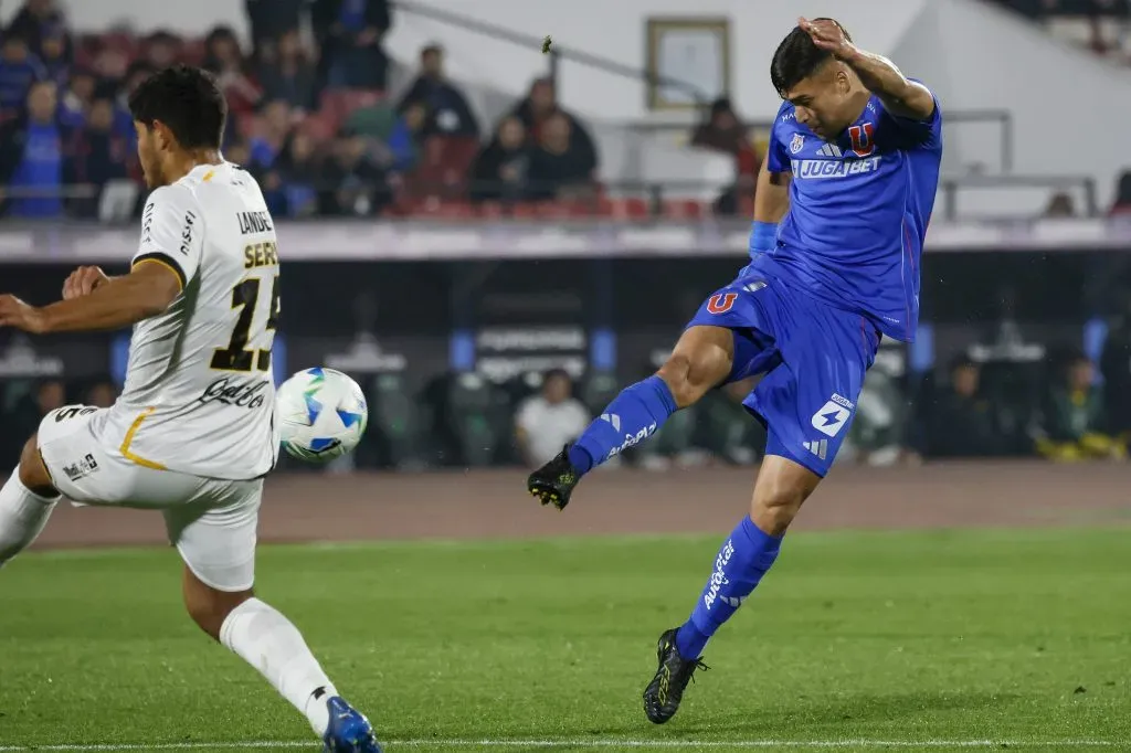 Hormazábal anotó un golazo en el triunfo 5-0 de la U sobre Guaraní. (Foto: Andres Pina/Photosport)