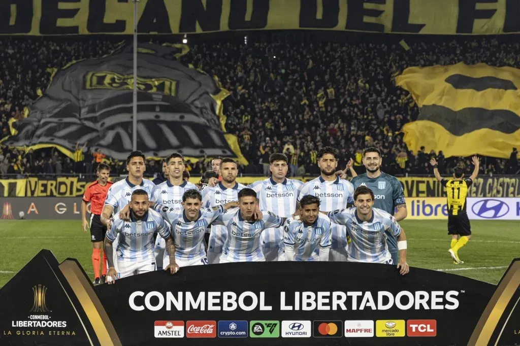 Racing y Gabriel Arias tendrán que jugarse todo en la vuelta contra el Peñarol de Brayan Cortés.