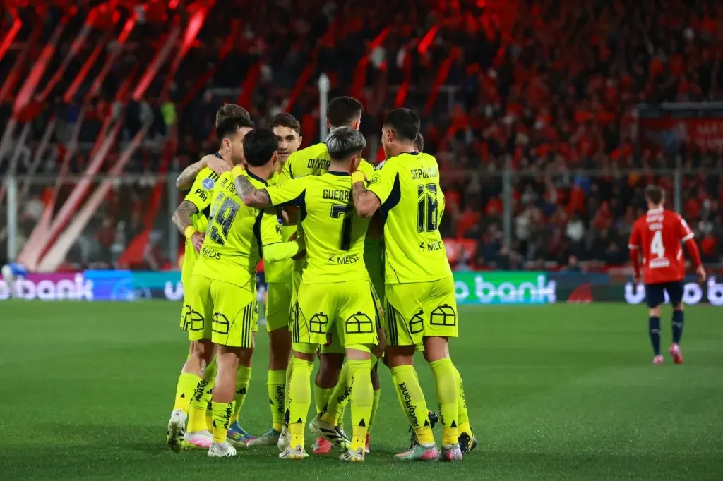 La U clasificaba en Avellaneda con otro gol de Lucas Assadi cuando se pudrió todo: Hoffens acusa a Independiente y la policía argentina de orquestar todo.