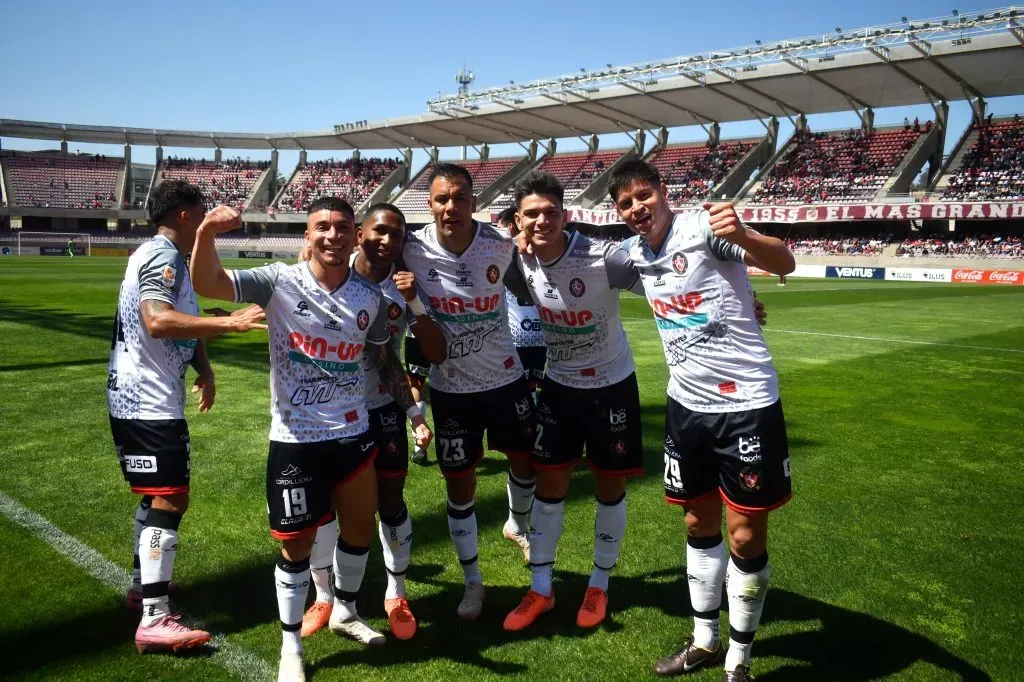 Daniel Castro celebra su gol en Limache /Photosport
