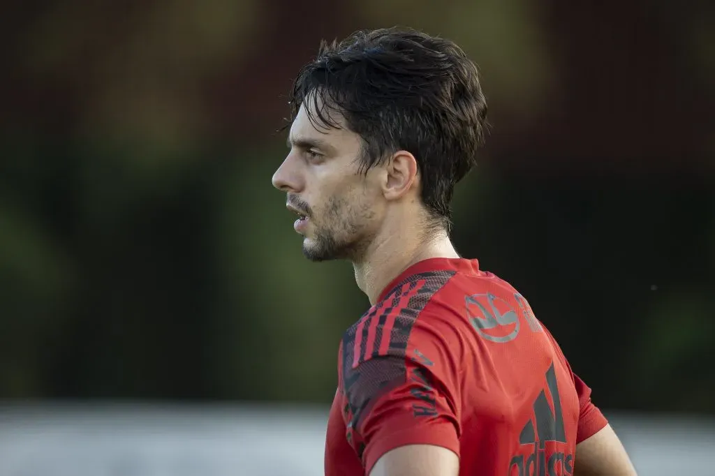 Rodrigo Caio voltou a campo, mas como volante. Foto: Flickr Oficial CR Flamengo/Alexandre Vidal