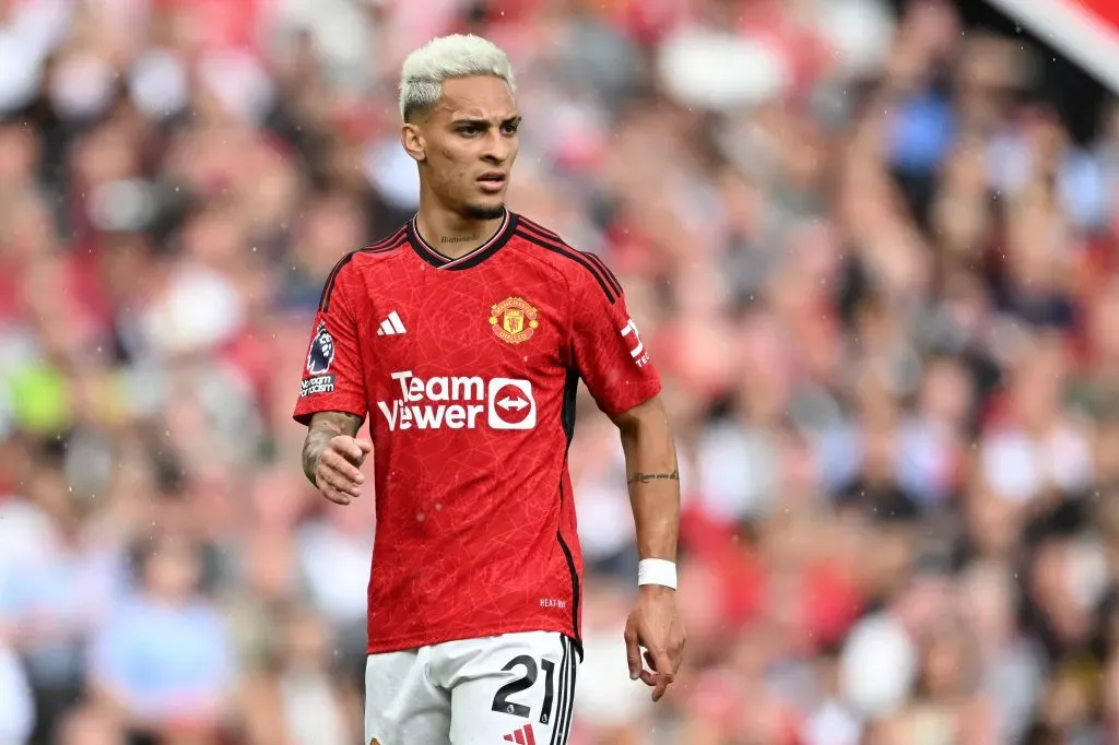 Antony enfrentando o Nottingham Forest (Foto: Michael Regan/Getty Images)