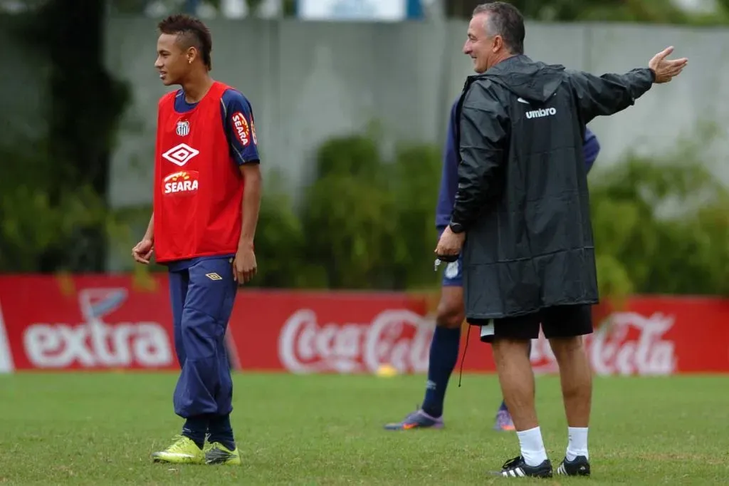 Dorival e Neymar no CT Rei Pelé. Foto: Flickr Oficial Santos FC/Divulgação