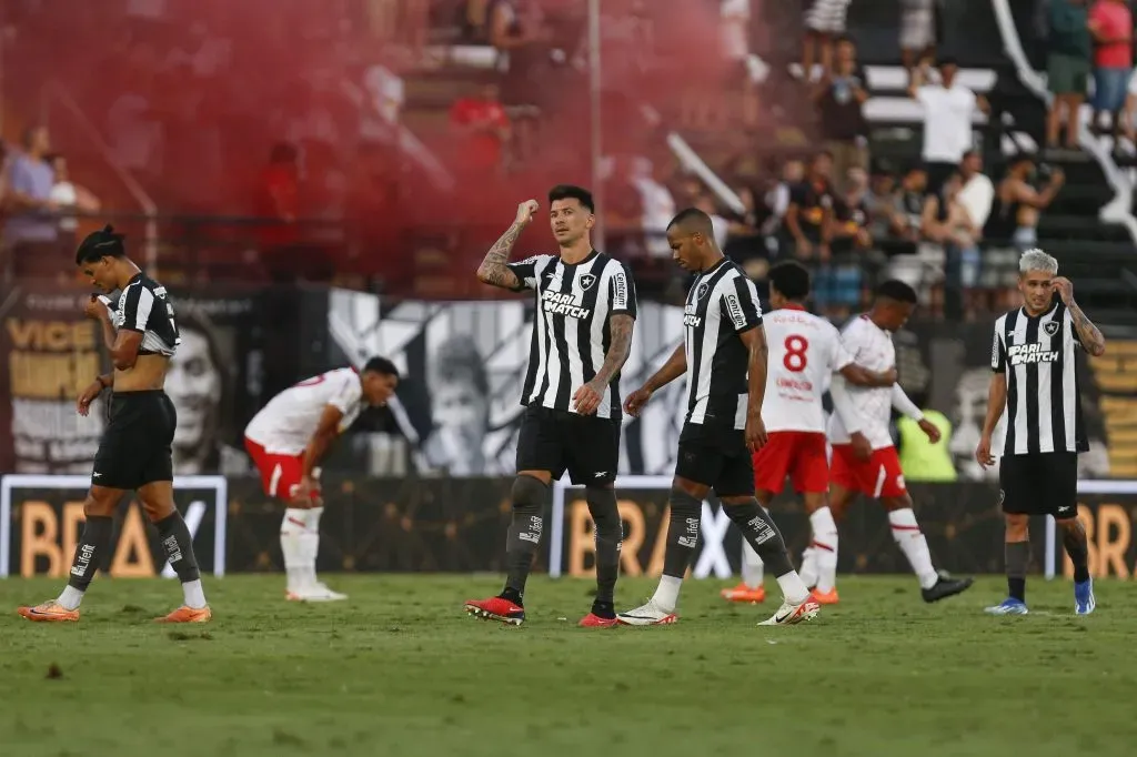 Botafogo ainda dpeende apenas de si. (Photo by Ricardo Moreira/Getty Images)